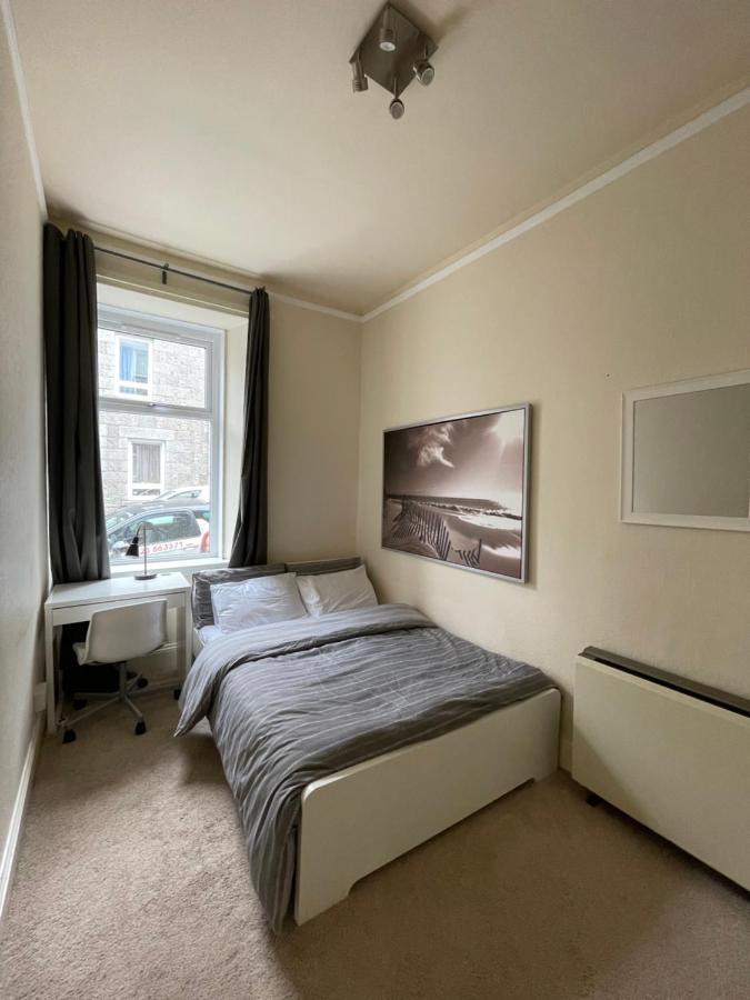 Beautiful 2 Bedroom Apartment- Prime location, Aberdeen centre Extérieur photo